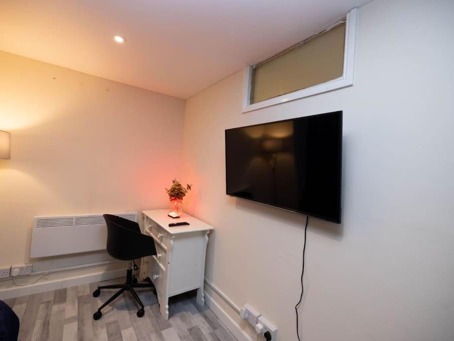 1 Bedroom-Sofabed-Worktable-4-Wifi-Parking Λονδίνο Εξωτερικό φωτογραφία