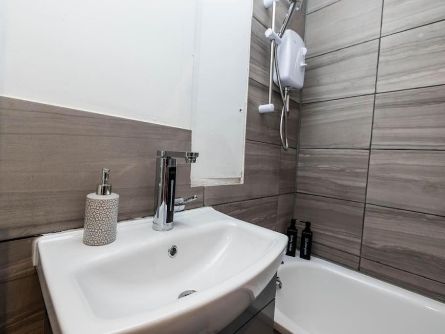 1 Bedroom-Sofabed-Worktable-4-Wifi-Parking Λονδίνο Εξωτερικό φωτογραφία